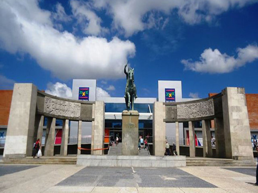 Tres Cruces Shopping